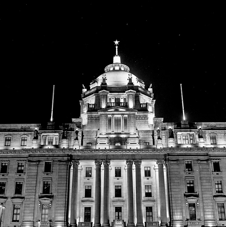 #29 The Bund has quite nice pieces of sone standing around...