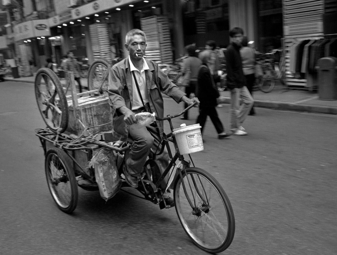 #9 he can go upside down with this beast.