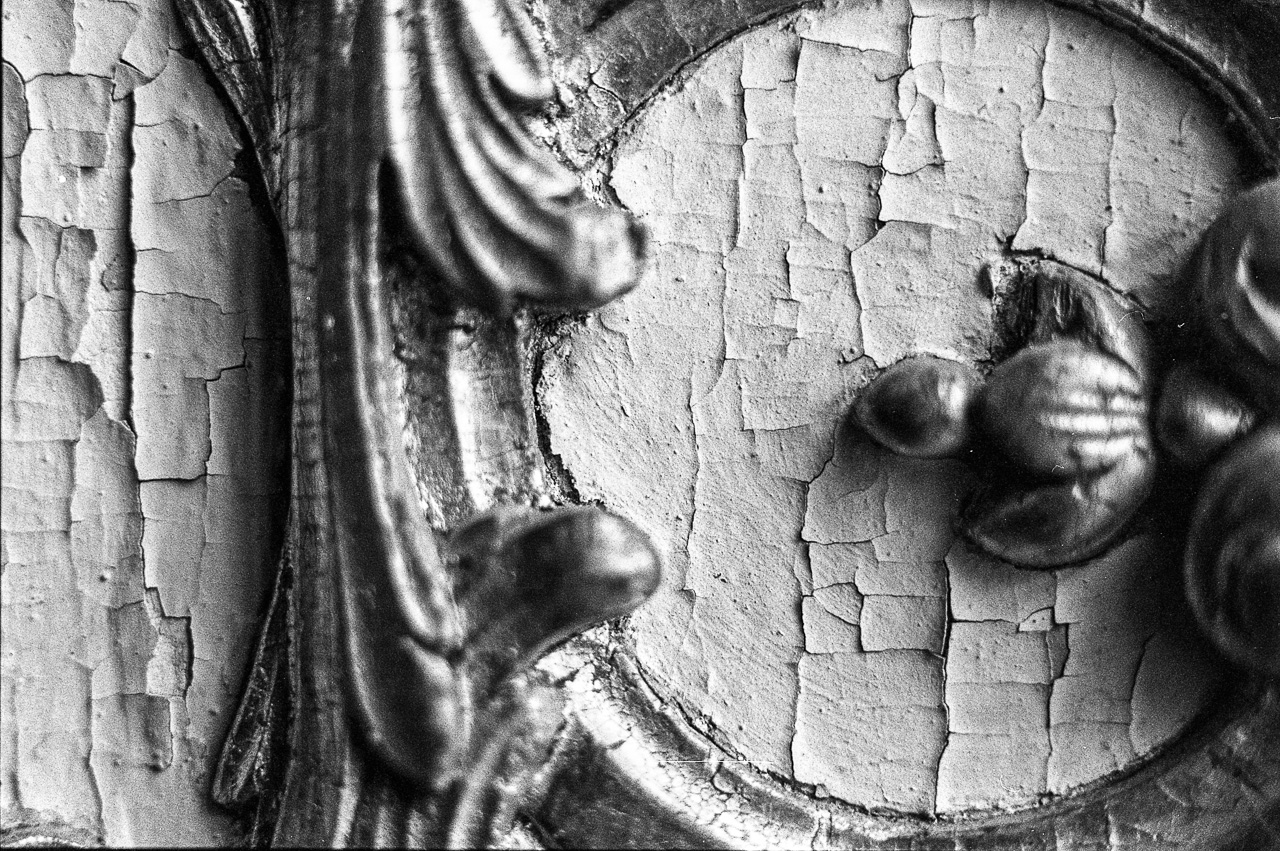 #6 while we're at it, here's a nice little detail from Louis' bedrrom window.