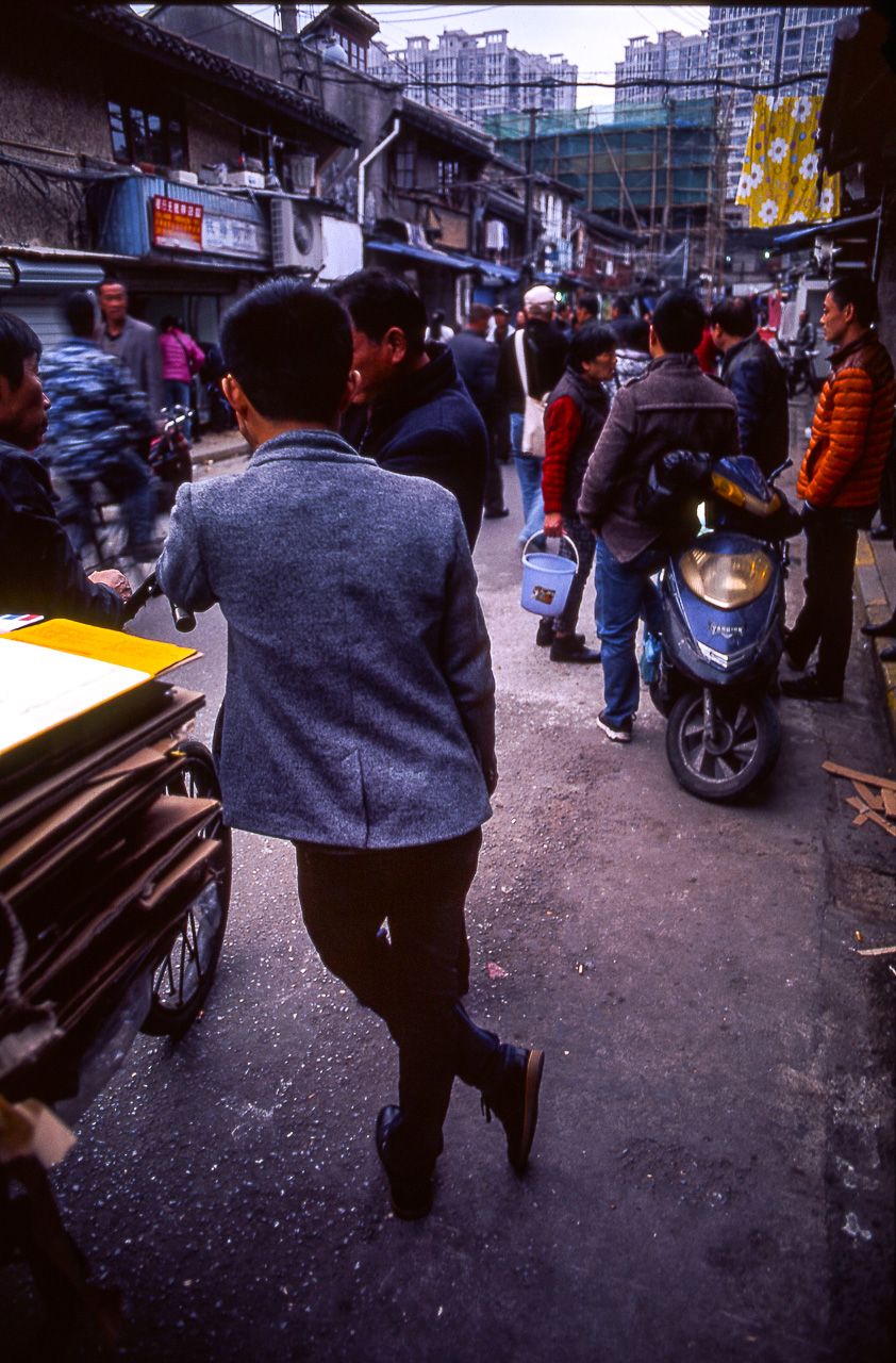 #28 Back in Laoximen, business as usual. There is still a lot going on, the immediate are hasn't been too affected by the building craze and people are still running the daily business.
